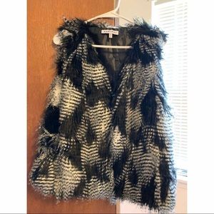 KONTROL Sleeveless Fauz Fur Vest 😍